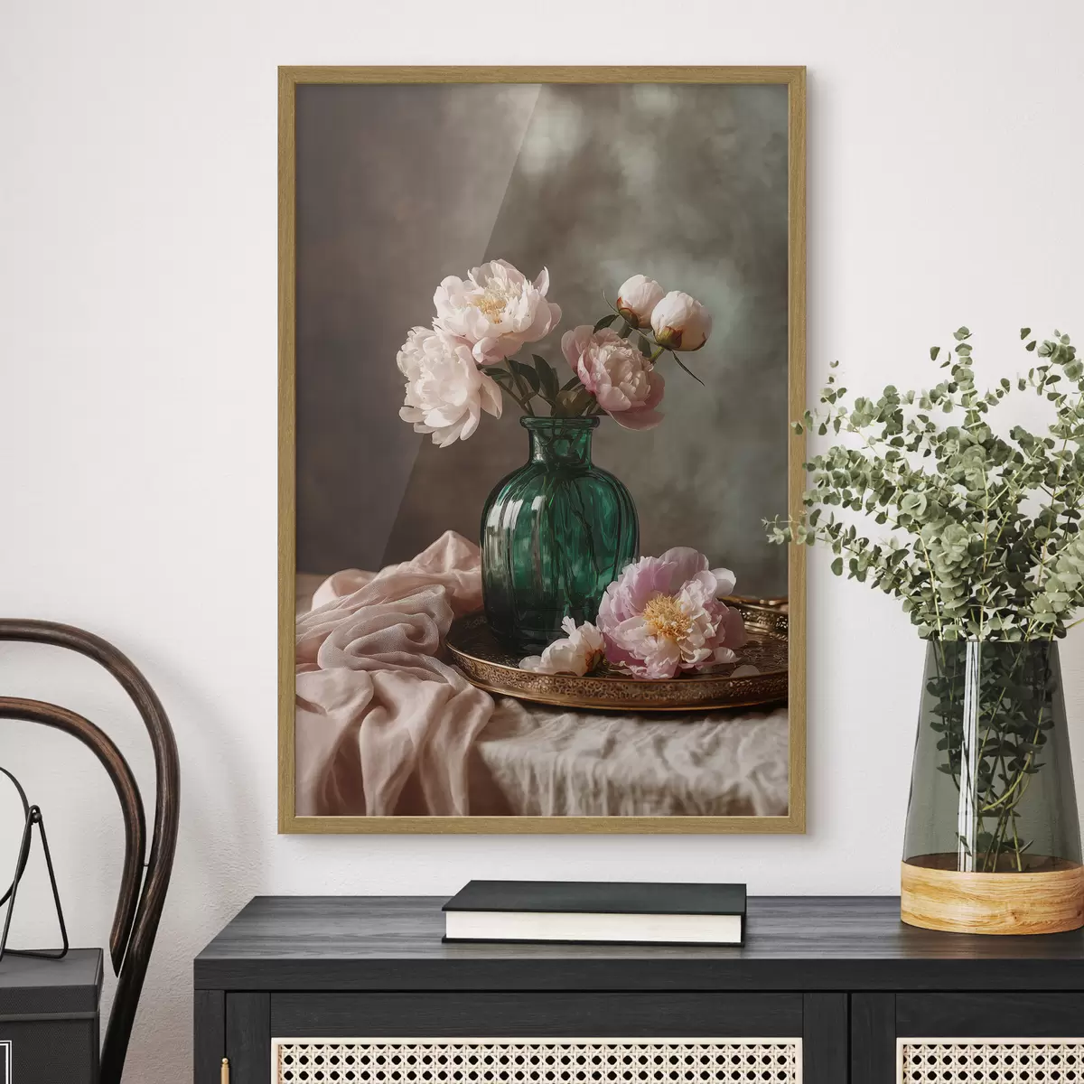 Poster Delicadas peonías rosas en un jarrón esmeralda f45261