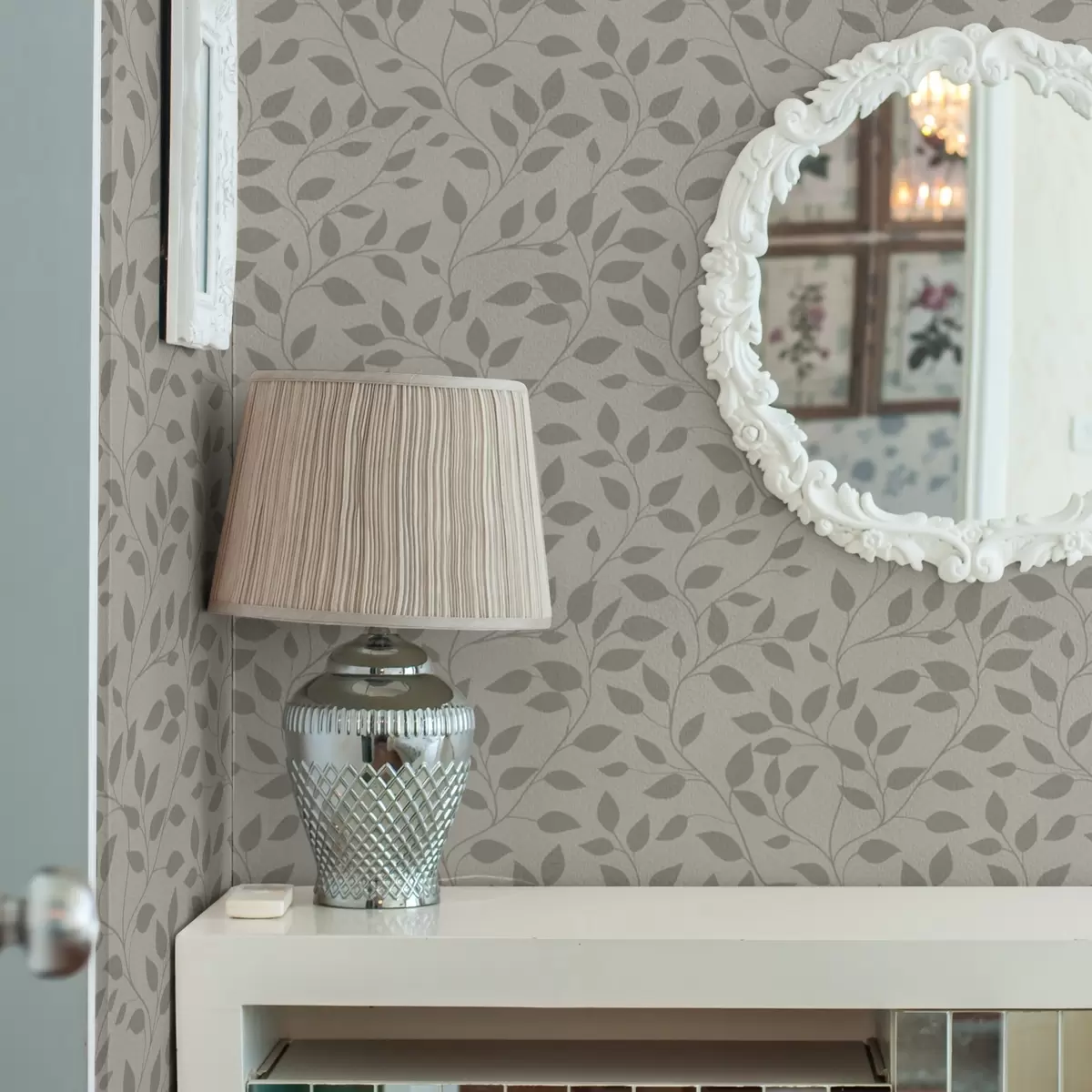 Papel pintado Enredaderas monocromas sobre un lienzo de textura fina a00386