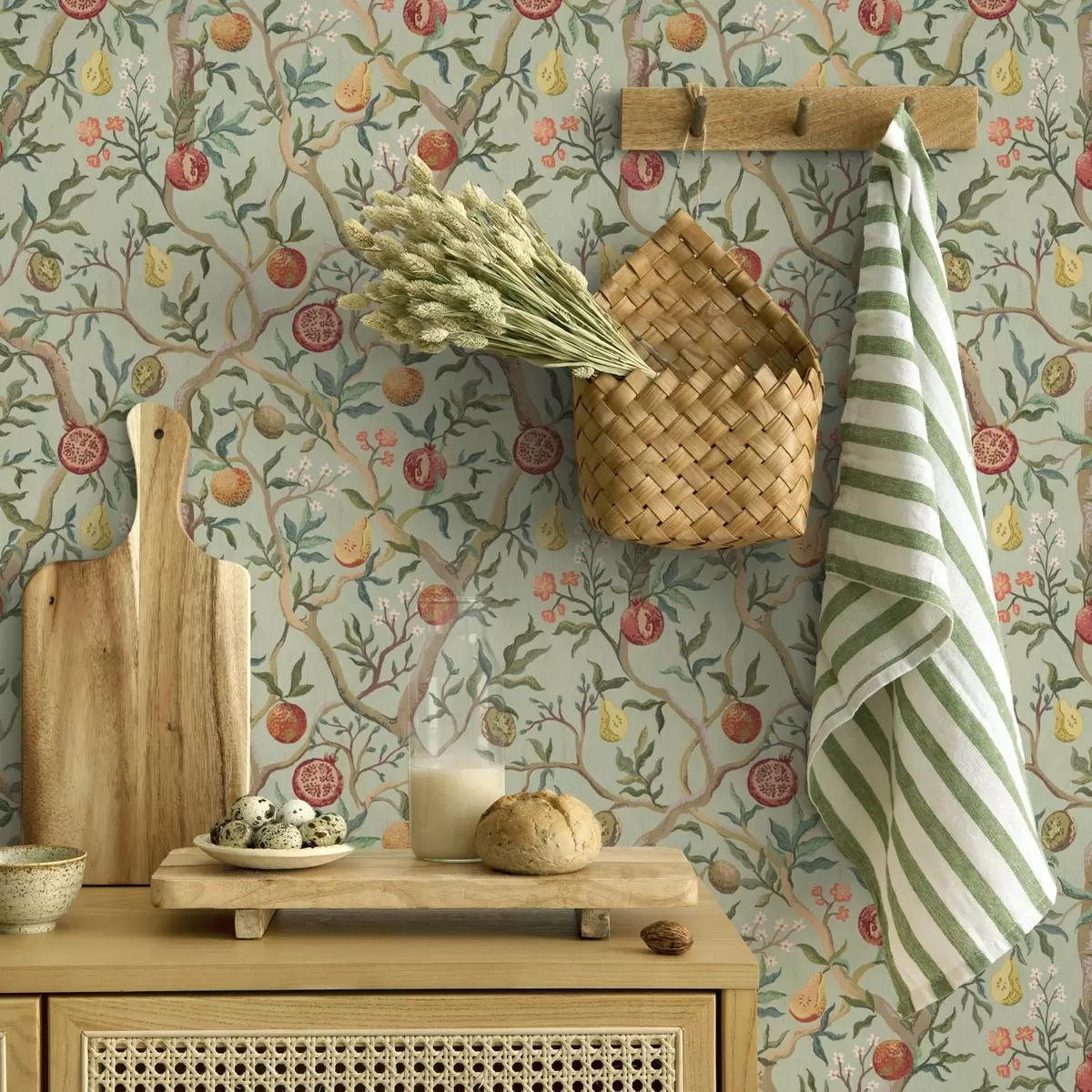 Papel pintado Granadas, peras y flores sobre fondo verde pálido a00465