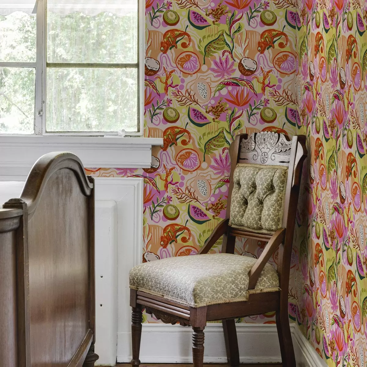 Papel pintado Frutas exóticas, hojas y camaleones de estilo tropical a00469