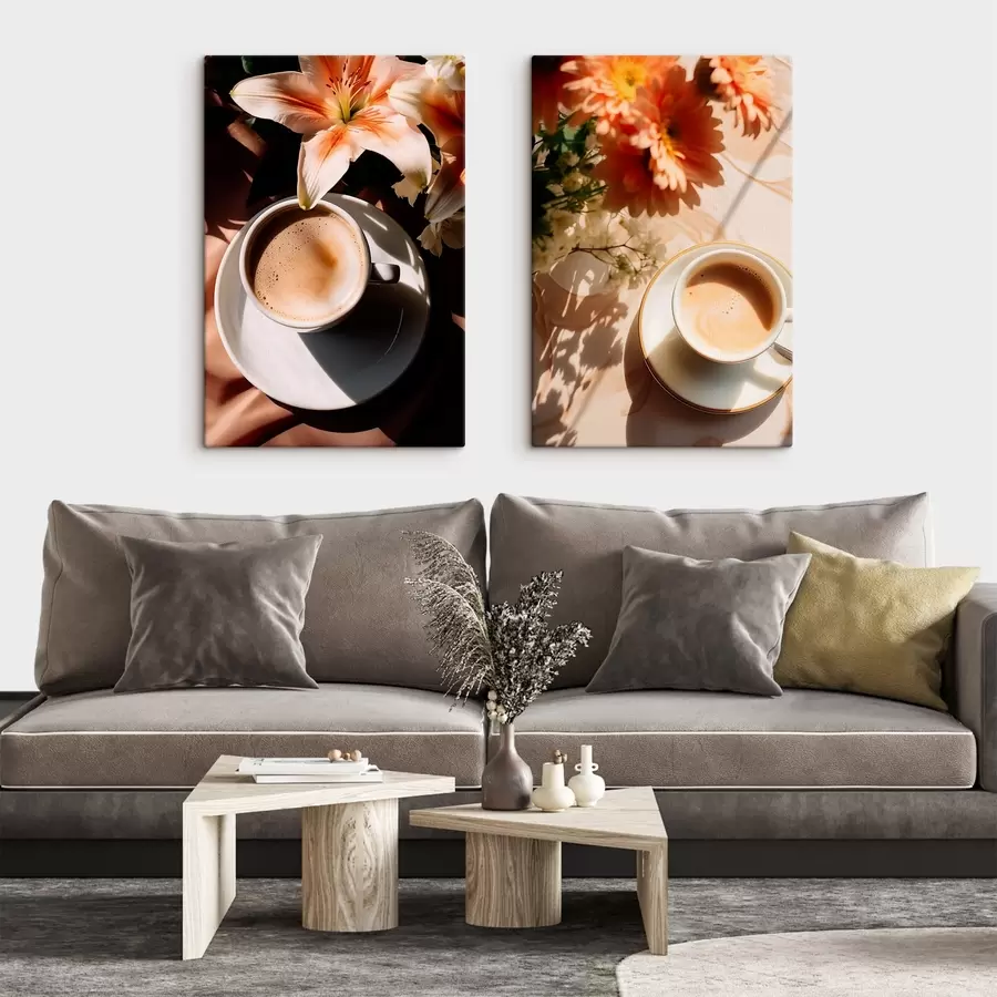 murales de pared Una taza de café con espuma en un plato blanco, unas flores al fondo, con luz solar m00654