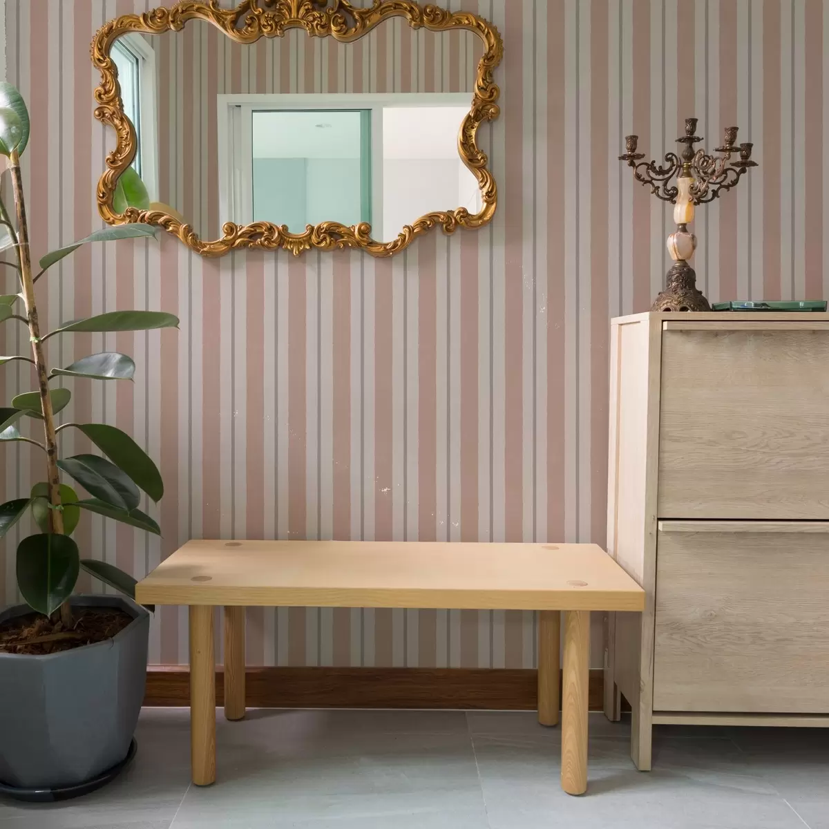 Papel pintado Rayas anchas de color beige terracota con un acento grisáceo a00513