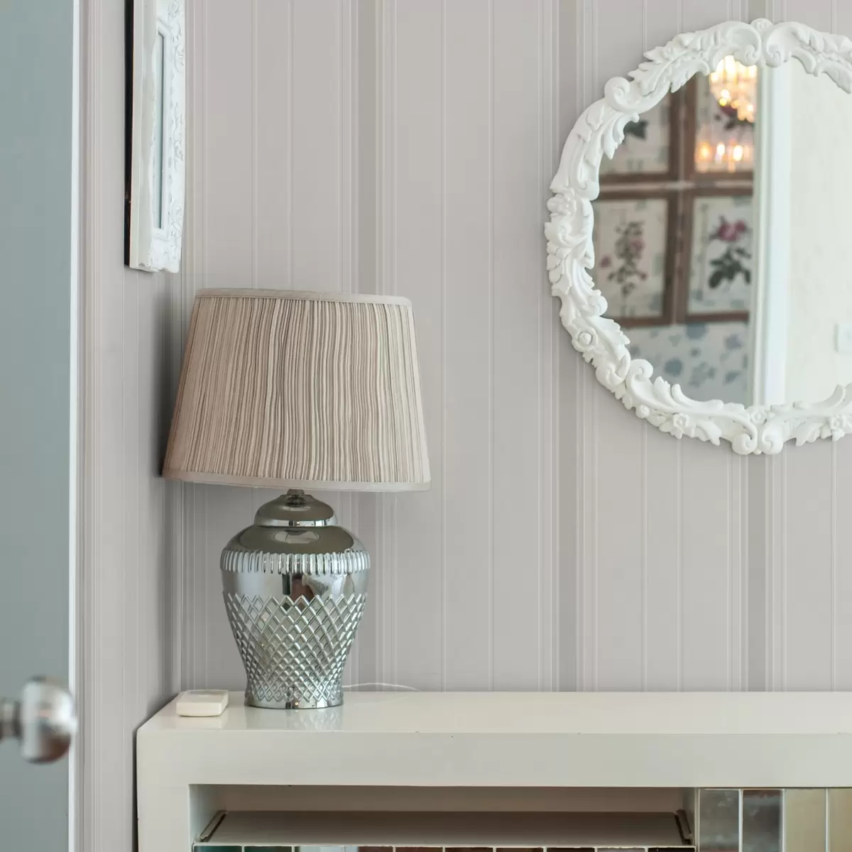 Papel pintado Fondo beige con rayas finas y medias gris-blanco a00559