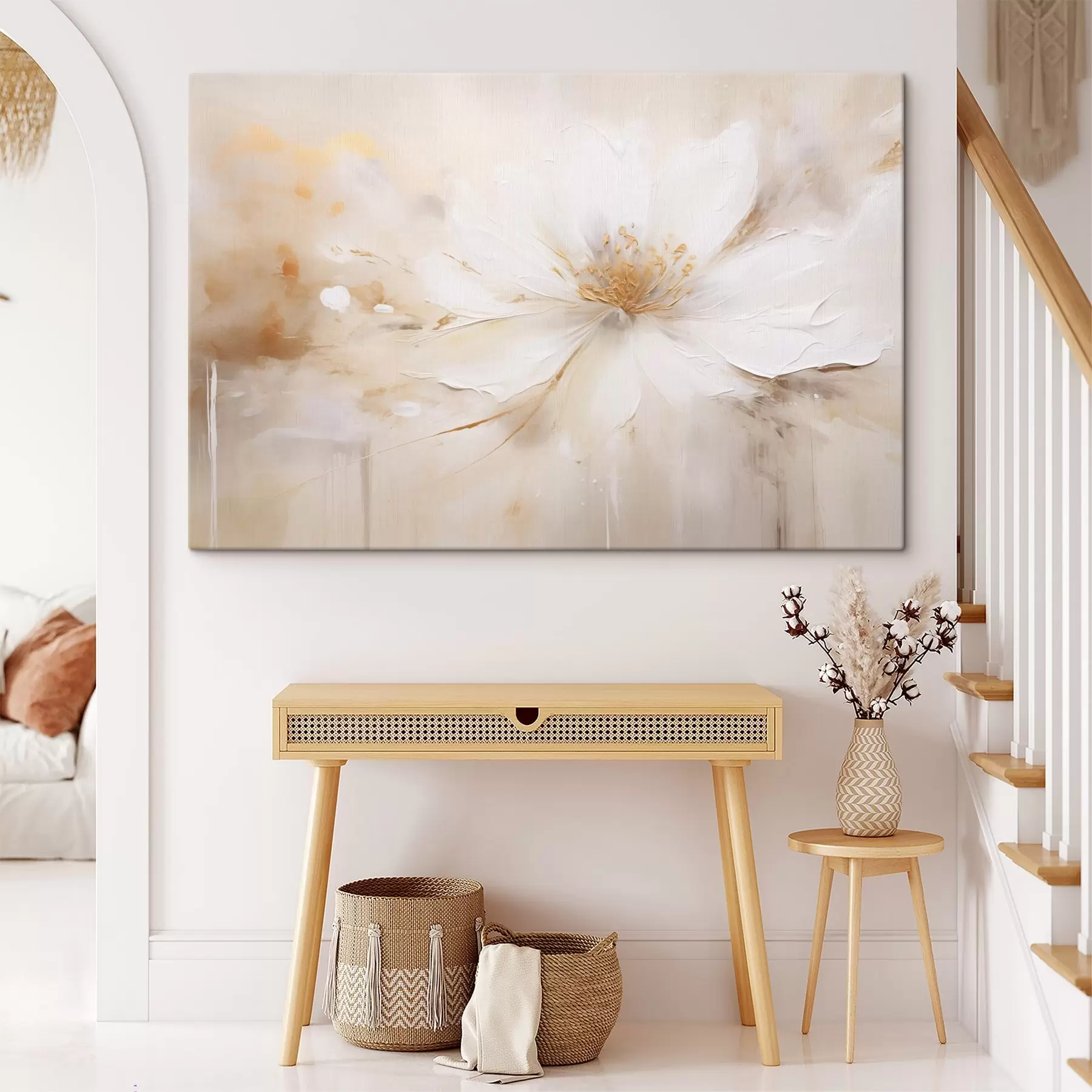 murales de pared Una flor clara con un centro amarillo anaranjado s45802