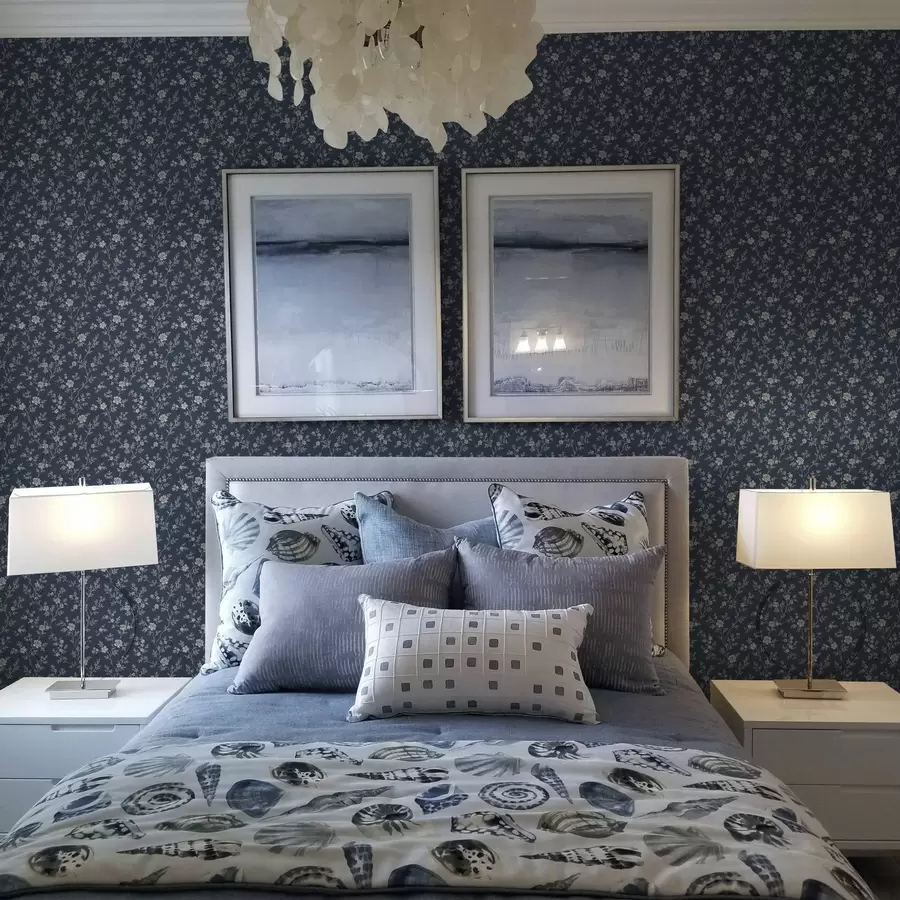 murales de pared Fondo azul marino oscuro con finas ramas y flores de color beige a00612