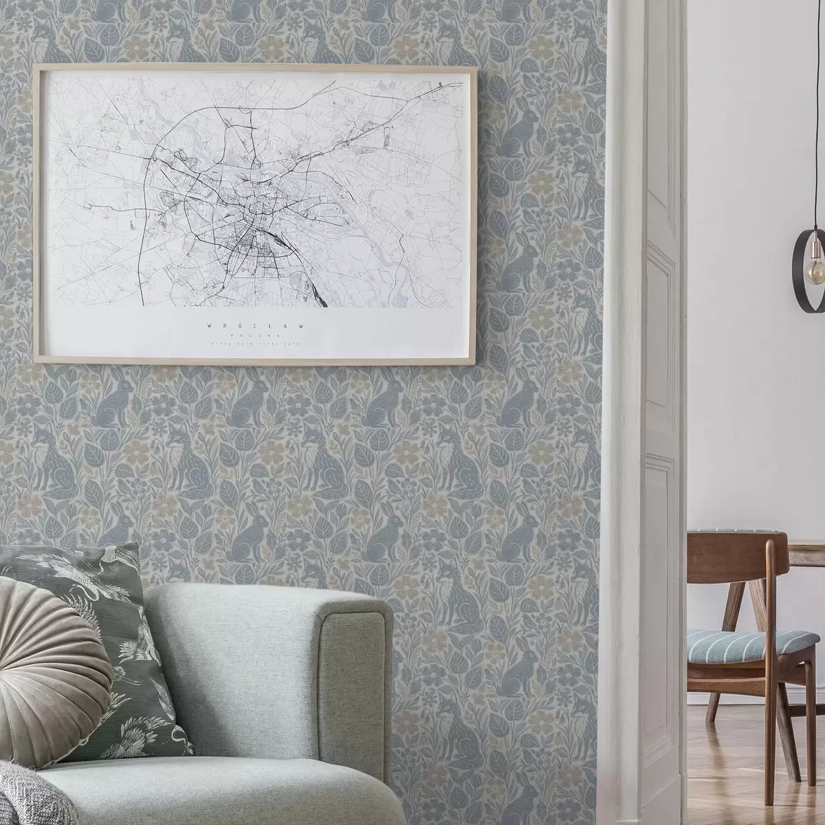 Papel pintado Animales y flores del bosque: zorro y liebre en tonos azules a00613