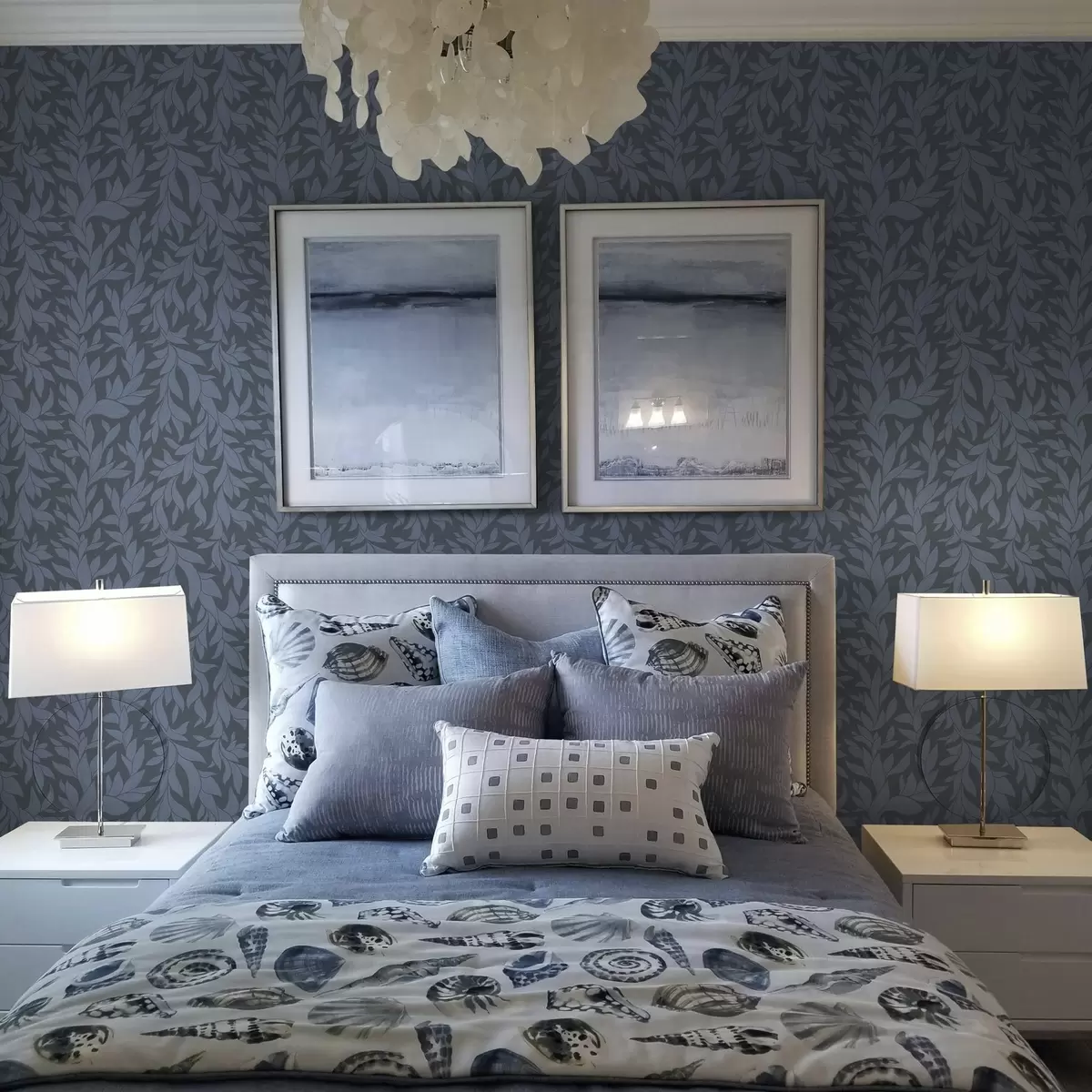 Papel pintado Fondo azul grafito y hojas azules, trazo texturizado a00616v2