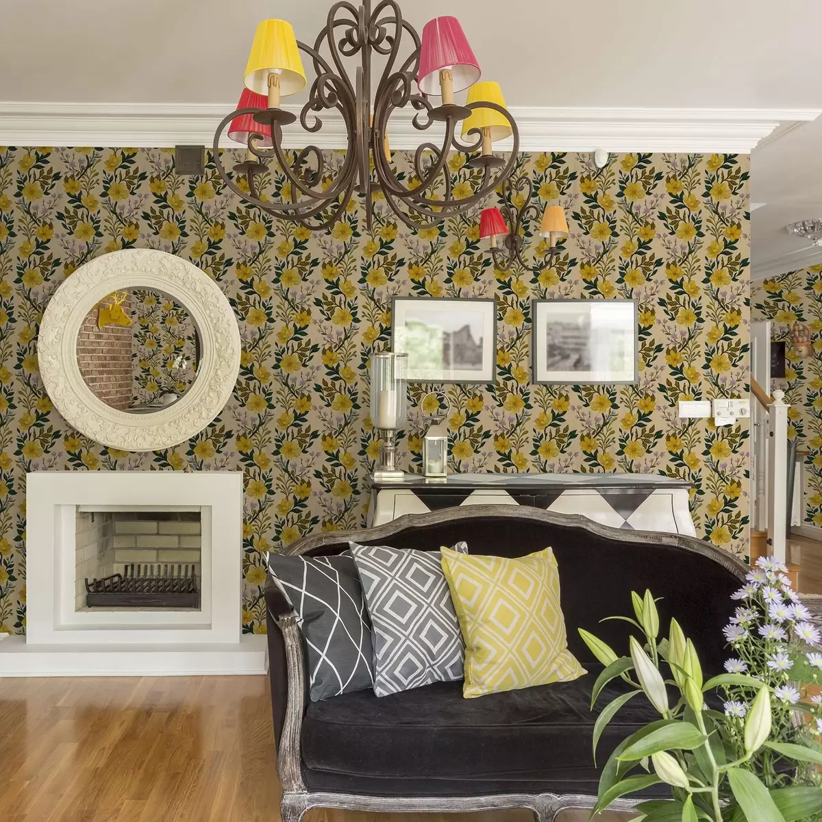 Papel pintado Flores amarillas en guirnaldas verticales sobre fondo crema a00632