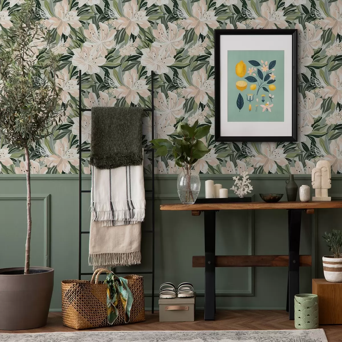 Papel pintado Grandes flores color crema sobre fondo verde claro a00646