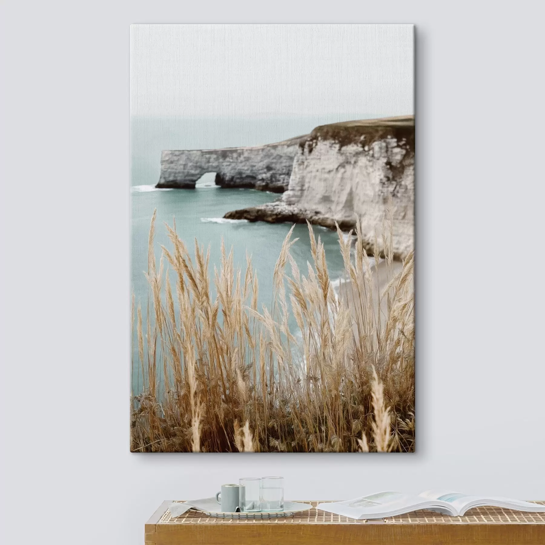 murales de pared Acantilados costeros con juncos en primer plano s46141