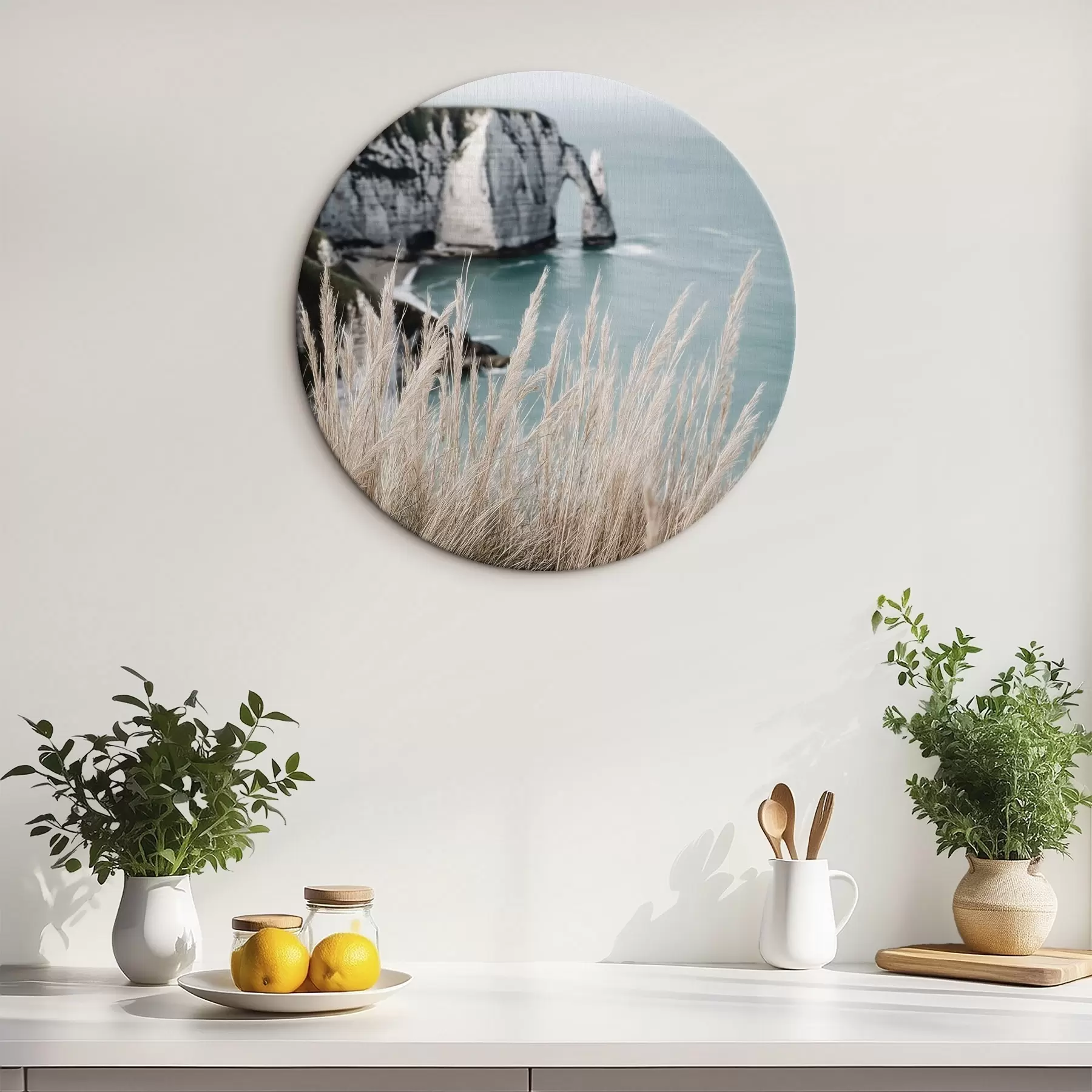 murales de pared Mar y arco de roca, vista a través de la hierba seca r46142