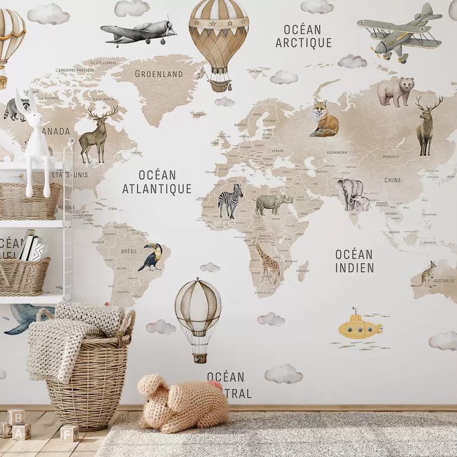 murales de pared Mapa de estilo acuarela para niños con animales y globos aerostáticos. En francés. Color beige. c00001frv2
