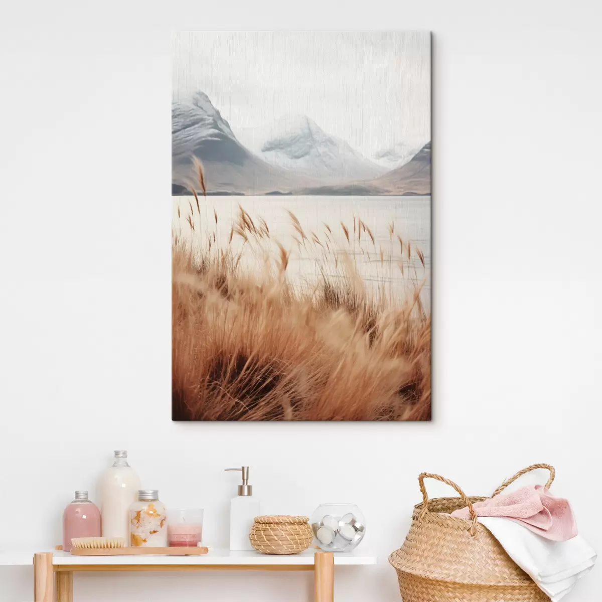 murales de pared Campo de hierba de la pampa frente a un paisaje lacustre con montañas nevadas al fondo, luz suave s46282