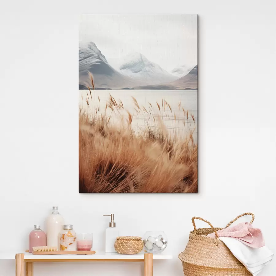 murales de pared Campo de hierba de la pampa frente a un paisaje lacustre con montañas nevadas al fondo, luz suave s46282