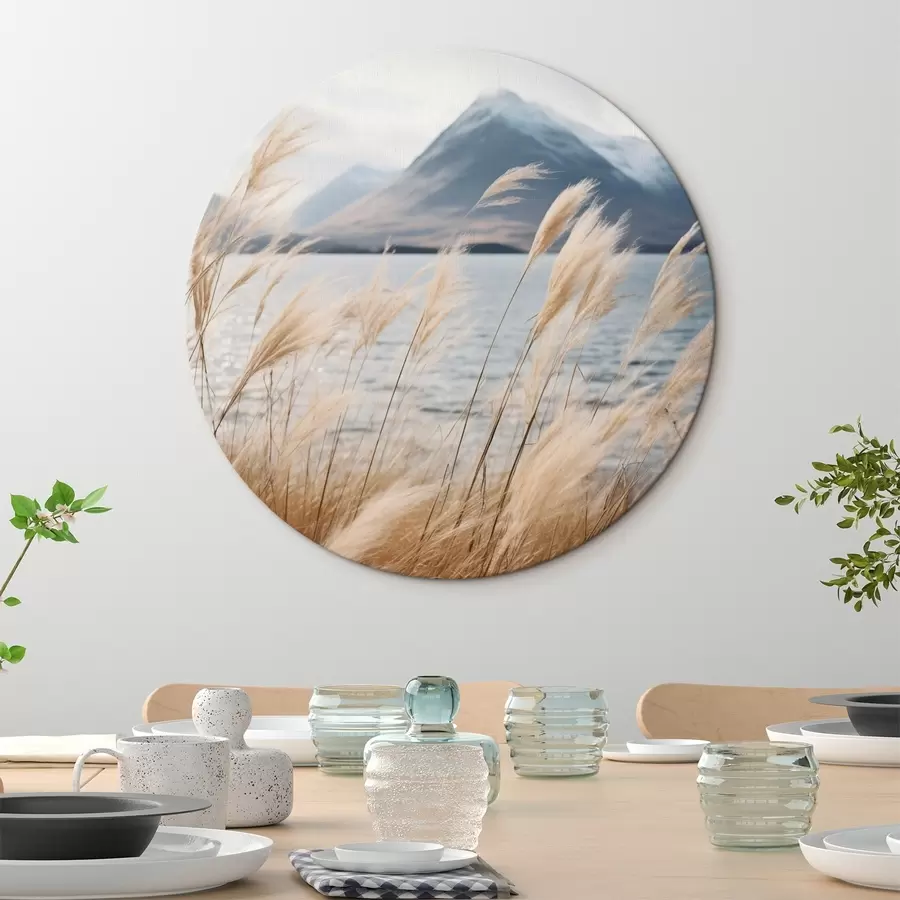 murales de pared Hierba de la pampa con un lago y montañas al fondo, iluminación suave, colores apagados, estilo naturalista r46283