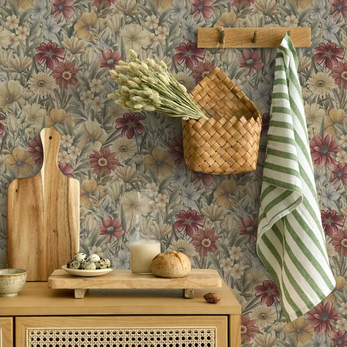 Papel pintado Flores de pradera vintage en cálidos tonos amarillos, rojos y salvia. a00906