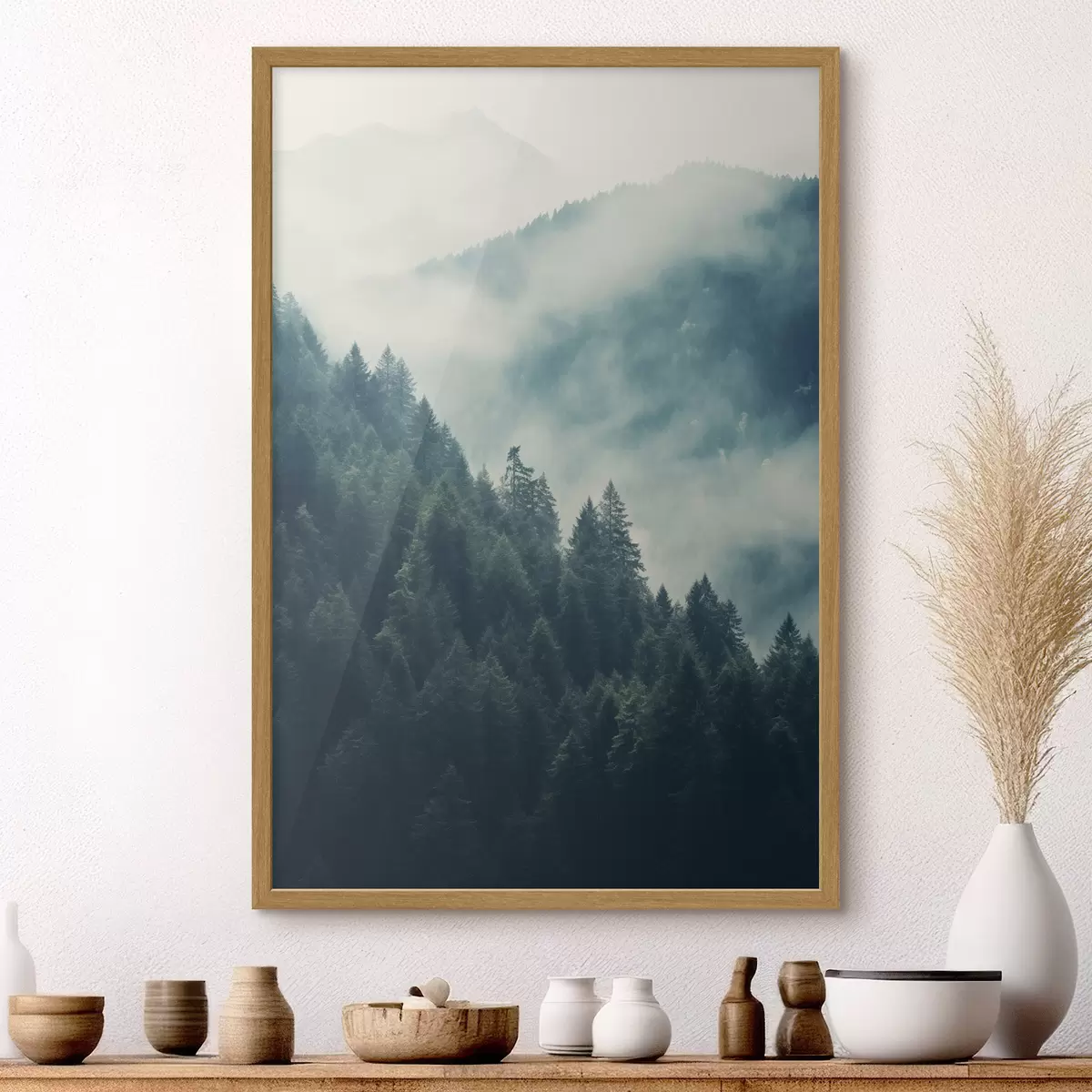 Poster Crestas montañosas brumosas y bosques oscuros de coníferas f46518