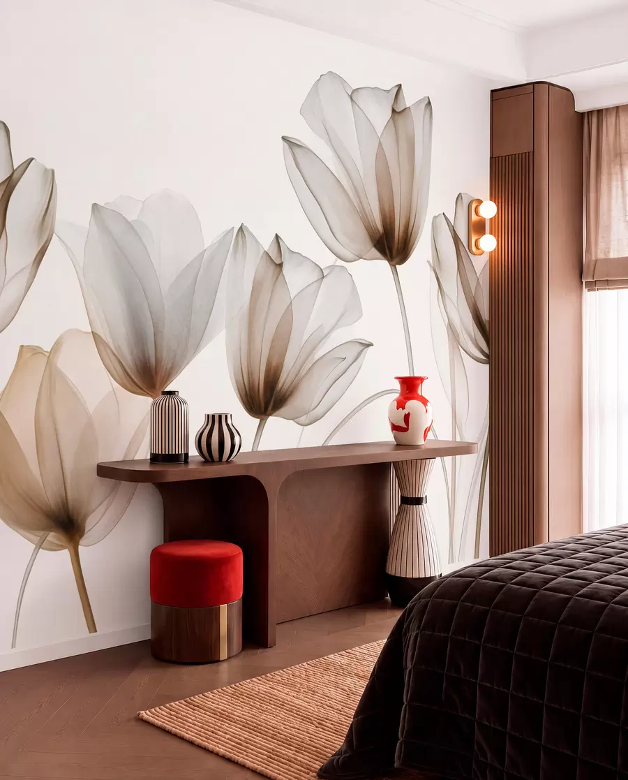 murales de pared Flores de tulipán translúcidas de color marrón y blanco con tallos largos, sobre un fondo claro, delicadas y con textura, arte floral w09538v1