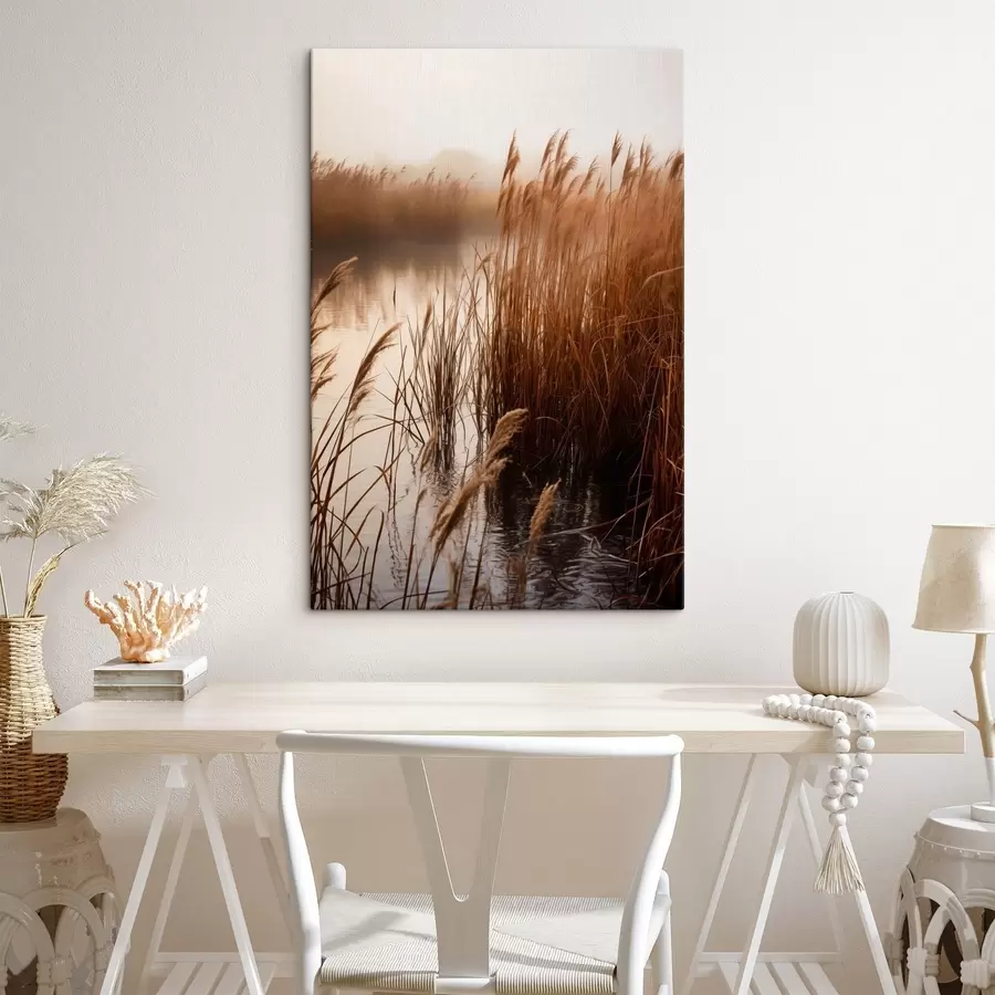 murales de pared Juncos altos que crecen en un cuerpo de agua, el agua refleja los juncos, fondo brumoso, luz suave, escena natural. s46695