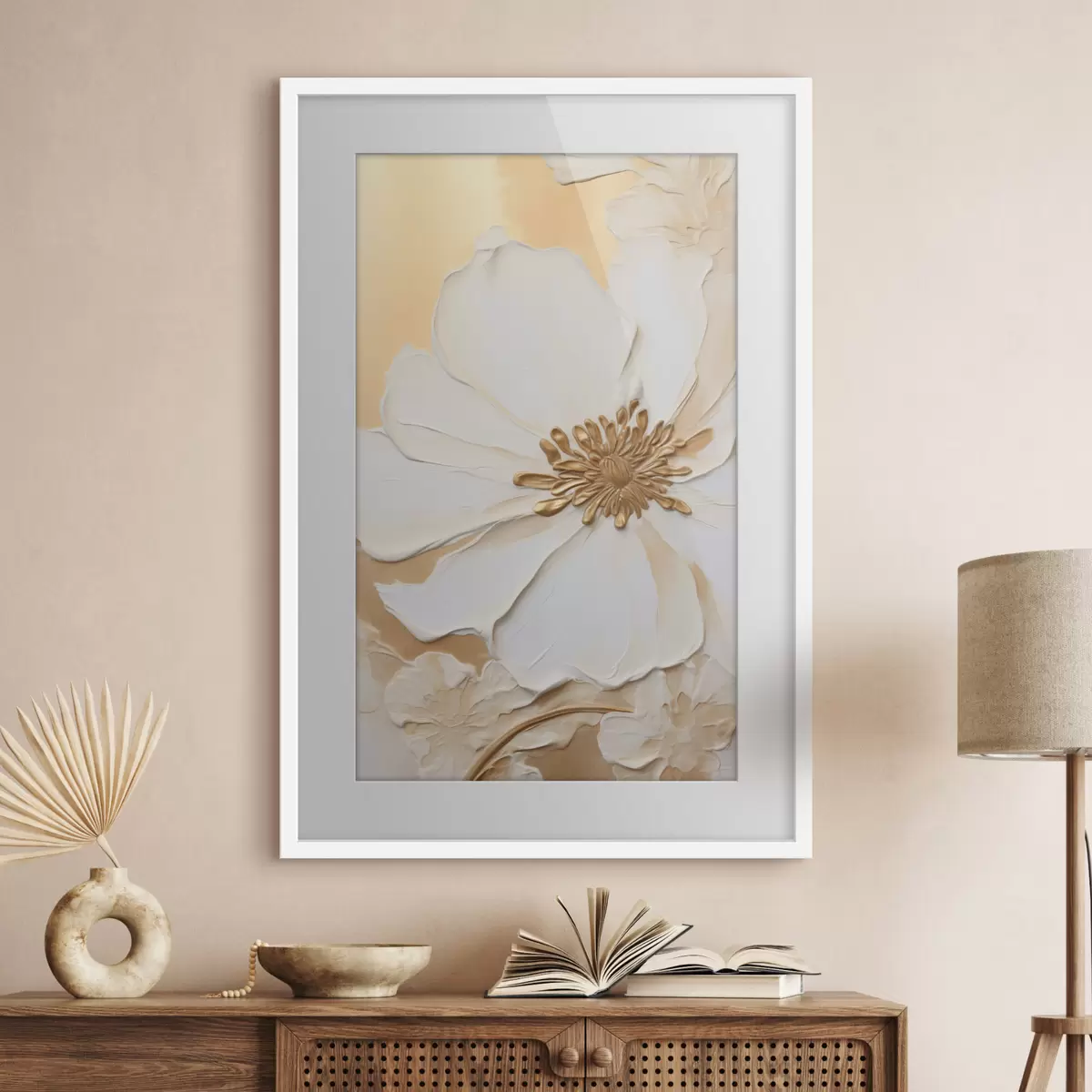 Poster Flor blanca con pétalos delicados y pinceladas gruesas imitadas, sobre un fondo texturizado de color naranja claro f46691