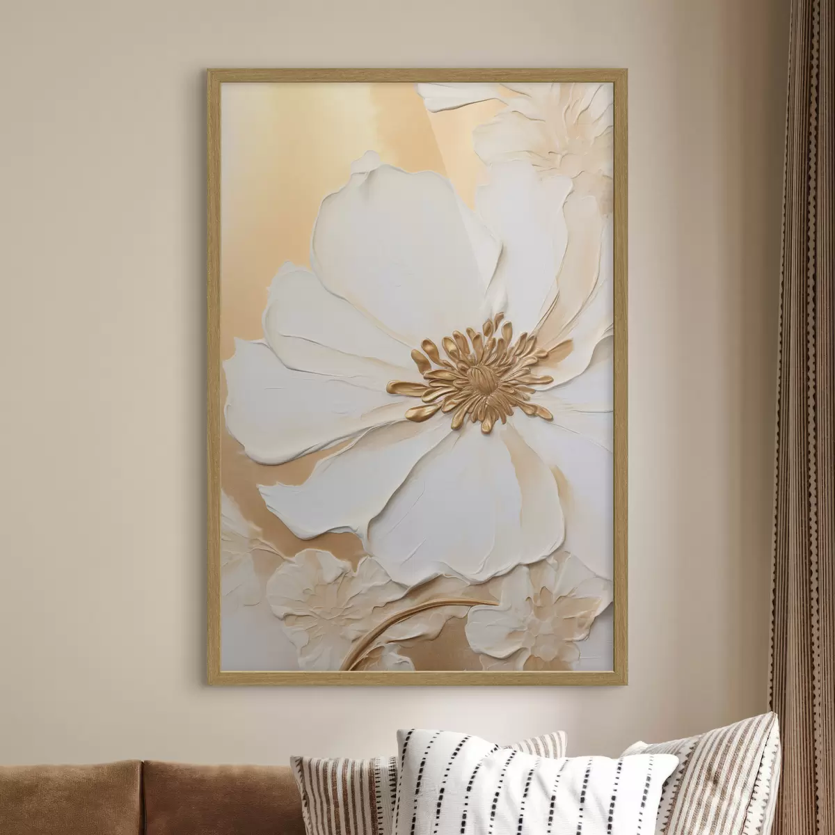 Poster Flor blanca con pétalos delicados y pinceladas gruesas imitadas, sobre un fondo texturizado de color naranja claro f46691