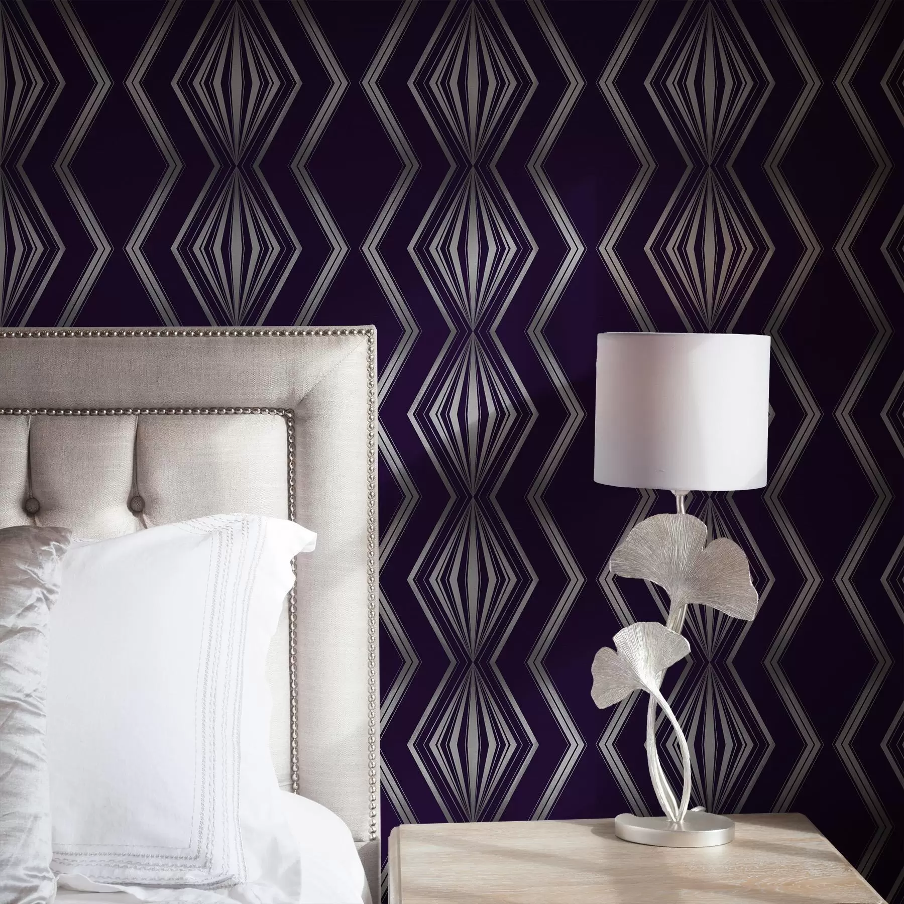 murales de pared Fondo violeta intenso con diamantes y líneas grises en zigzag a00974v1