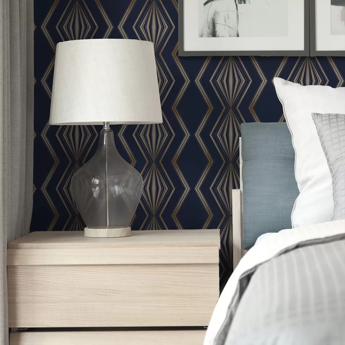 Papel pintado Fondo azul oscuro con rombos geométricos y zigzags. a00974v2