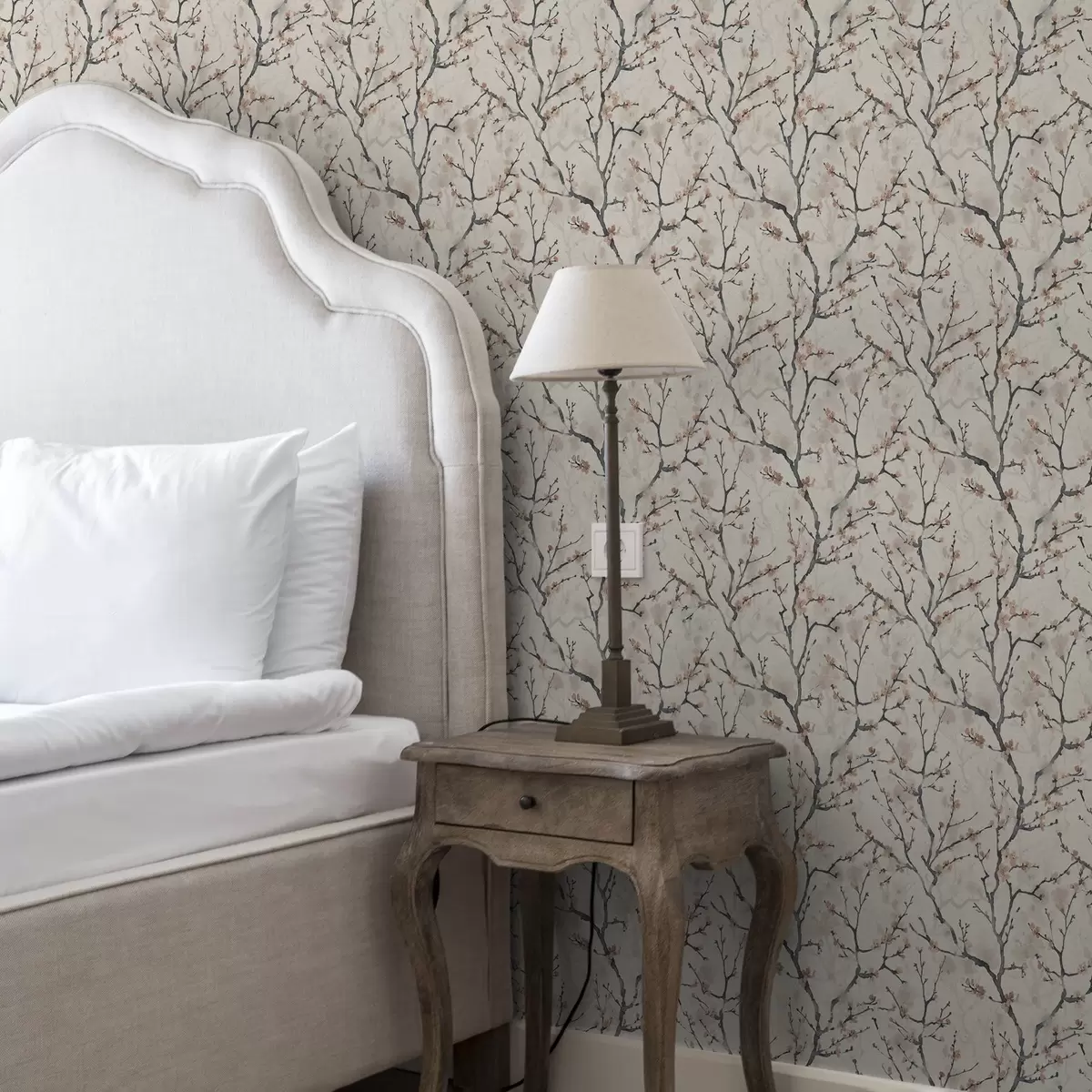 Papel pintado Ramas de sakura pintadas con acuarela sobre un fondo claro. a01033