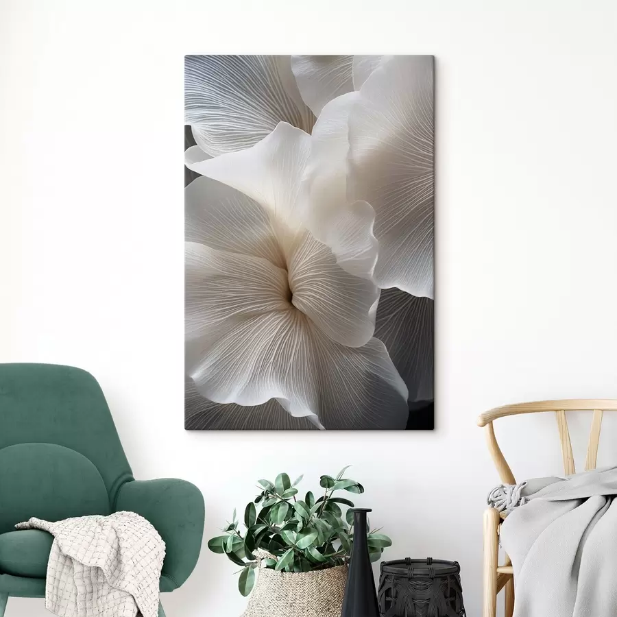 murales de pared Primer plano de delicados pétalos florales blancos abstractos con líneas intrincadas y un fondo oscuro difuminado. s47019