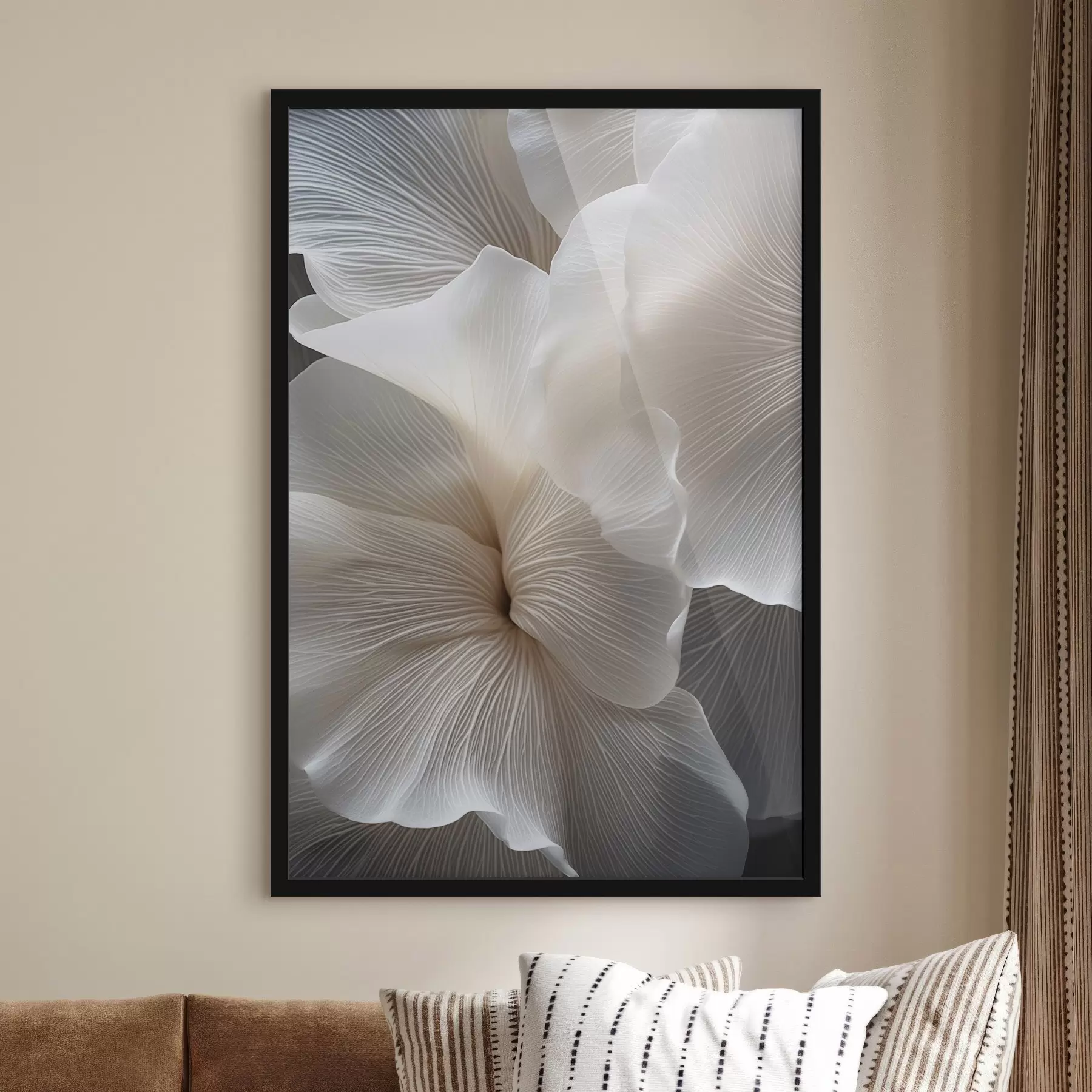 murales de pared Primer plano de delicados pétalos florales blancos abstractos con líneas intrincadas y un fondo oscuro difuminado f47019