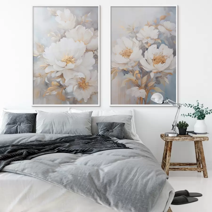 murales de pared Peonías blancas con centros y hojas amarillas, pinceladas suaves, fondo azul claro, arreglo floral d00878