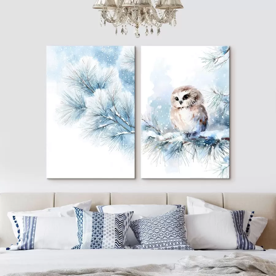 murales de pared Bonito búho sobre una rama de pino cubierta de nieve, pintado al estilo acuarela. m01168
