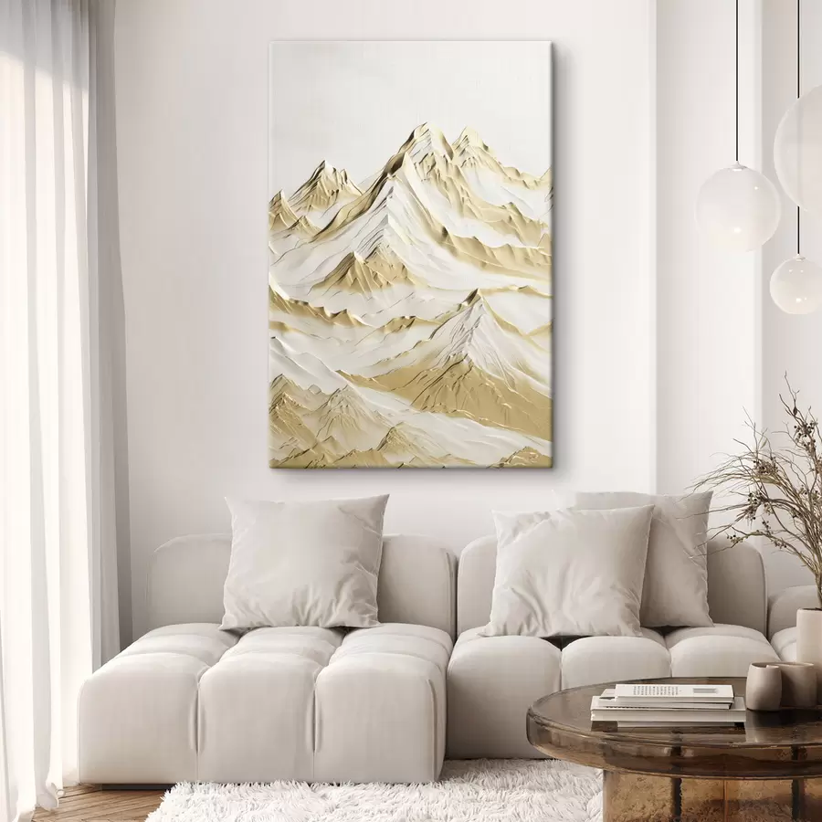 murales de pared Un paisaje de montañas amarillas cubiertas de nieve con picos afilados y valles profundos bajo un cielo claro. s47420