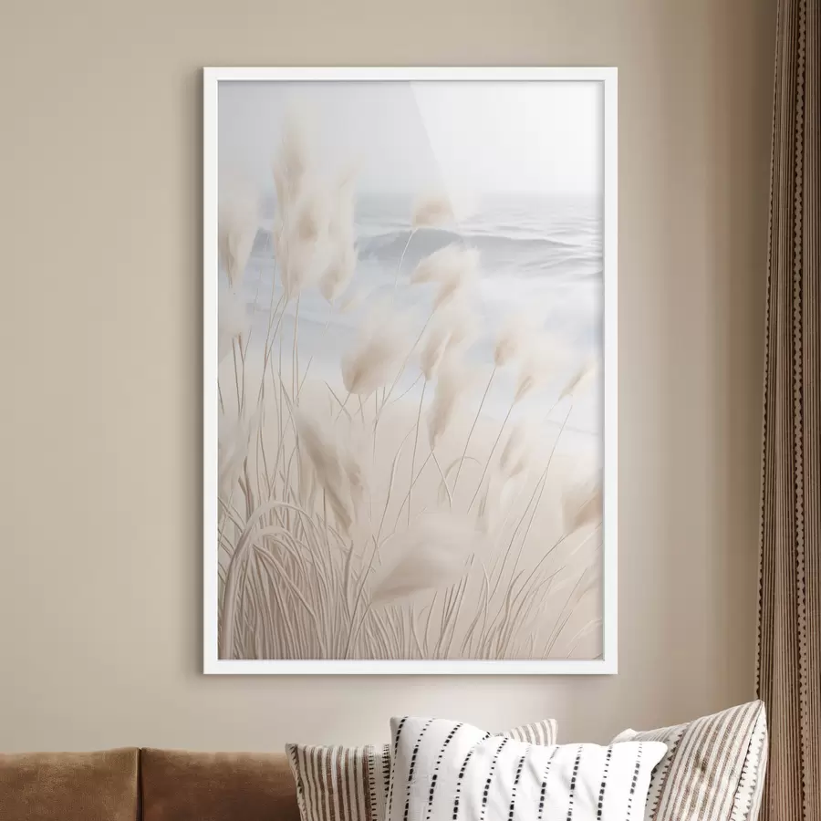 murales de pared Hierba alta y plumosa de la pampa en suaves tonos beige en primer plano, con una playa de arena al fondo. f47432