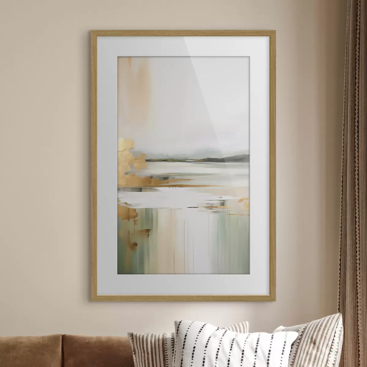 Poster Paisaje abstracto con tonos amarillos y verdes, agua que refleja el cielo y montañas lejanas, cielo pálido y brumoso. f47438