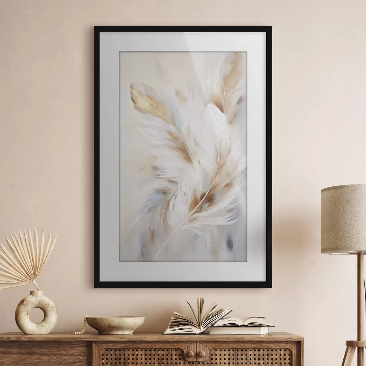 Poster Plumas grandes y suaves con una mezcla de tonos blancos, amarillos y marrones, sobre un fondo claro y abstracto. f47442