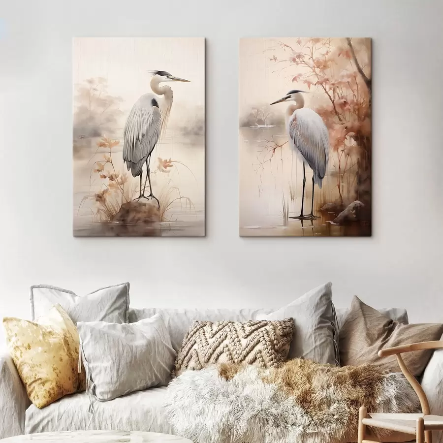 murales de pared Una garza se posa sobre una roca en un lago con altos pastos y árboles al fondo. m01239