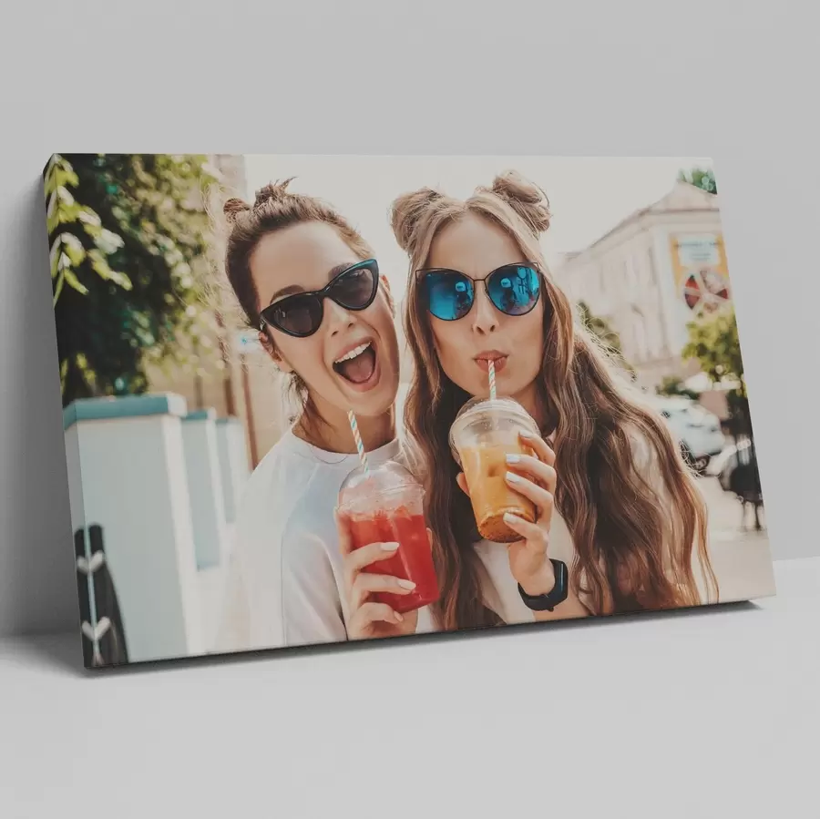 murales de pared Un regalo para un amigo con una foto en lienzo s47166