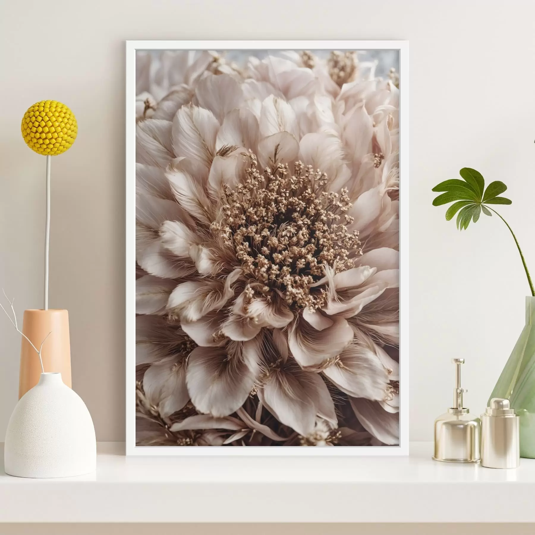 murales de pared Primer plano de una flor pálida con pétalos de rica textura. f47769