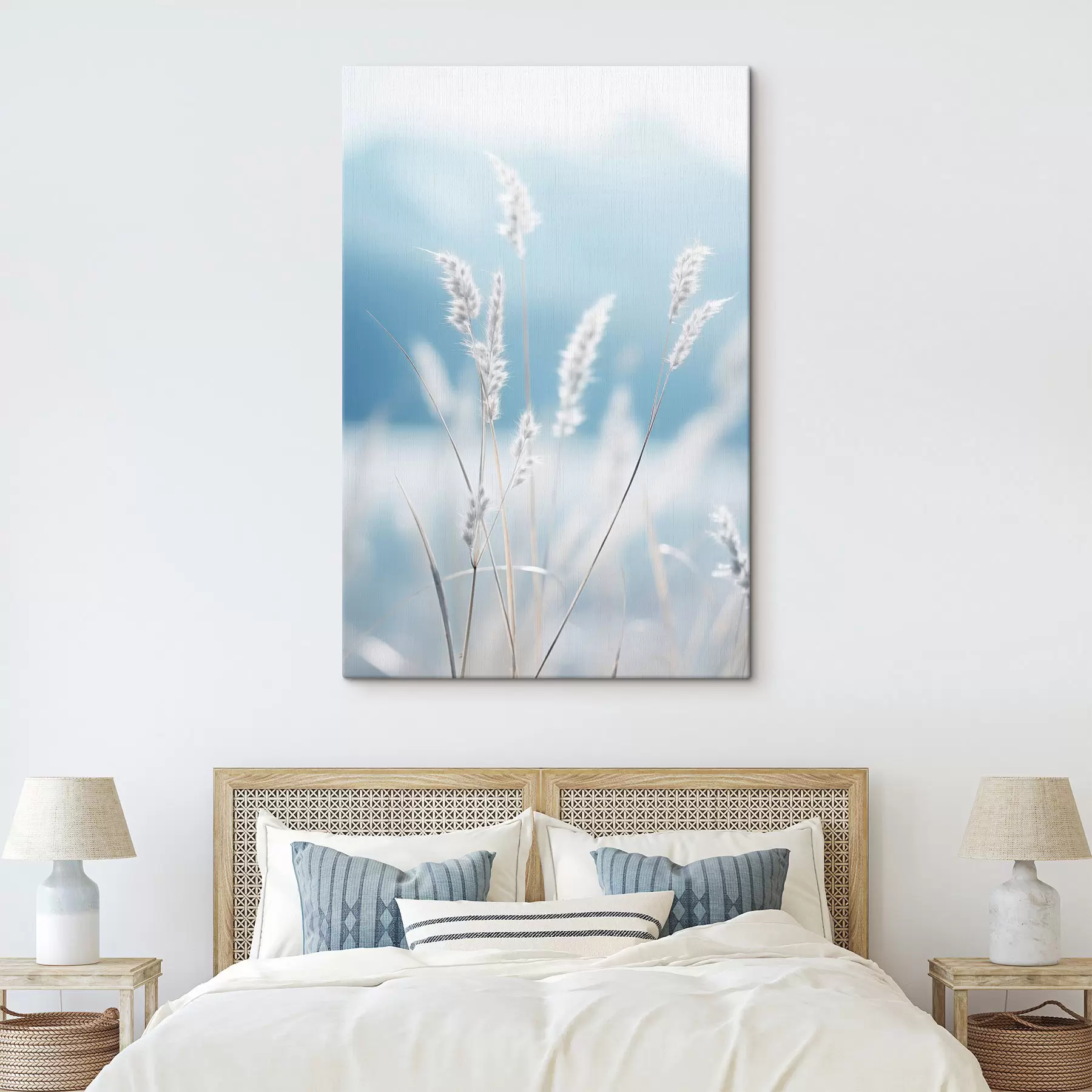 murales de pared Hierba blanca y esponjosa contra un suave cielo azul, con una profundidad de campo reducida. s47880