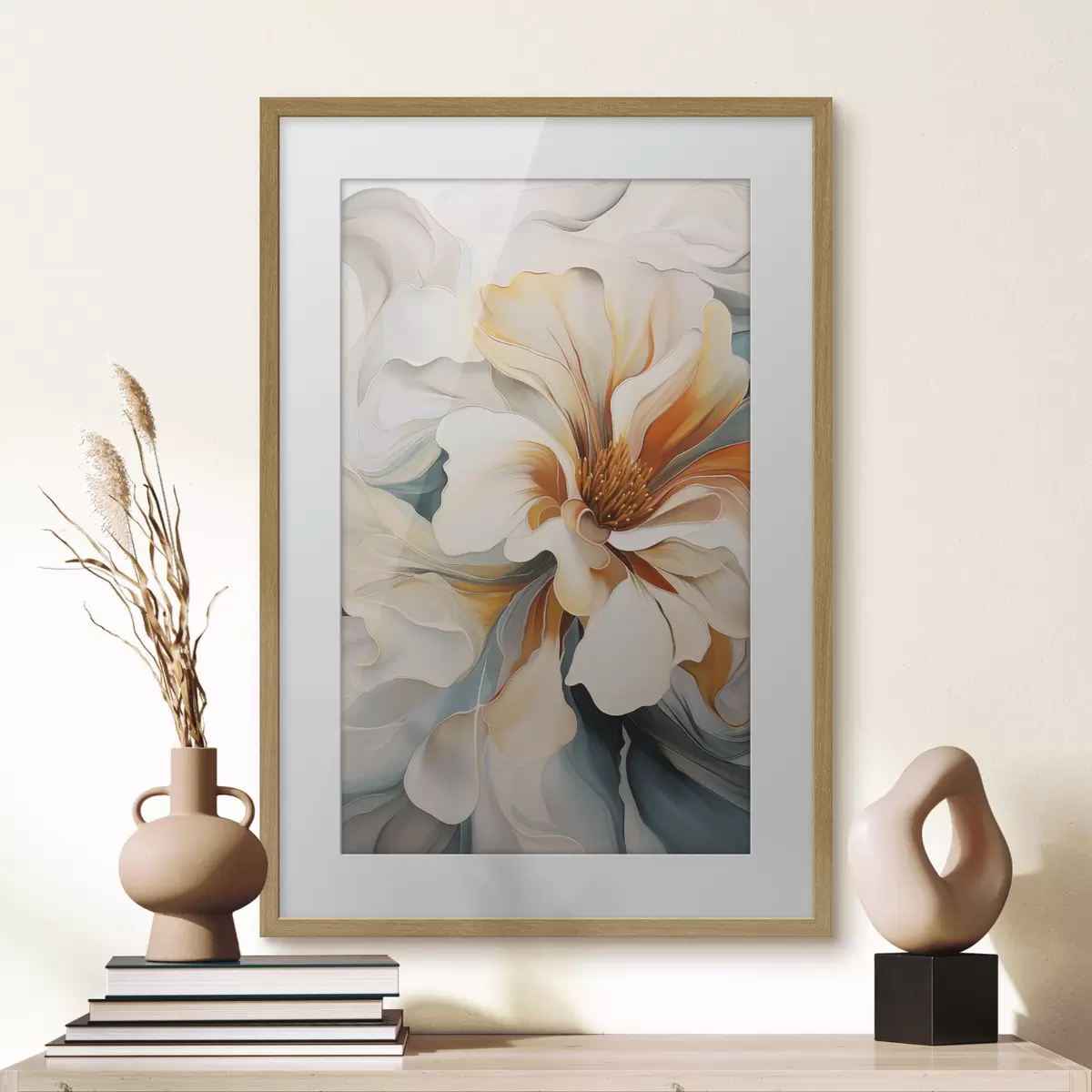 Poster Flor abstracta grande con pétalos blancos, naranjas y verde azulado, fondo texturizado. f47877