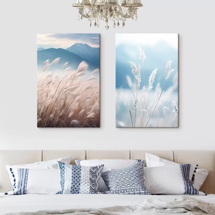 murales de pared Altas hierbas blancas de la pampa ondeando al viento con suaves montañas azules al fondo. m30060