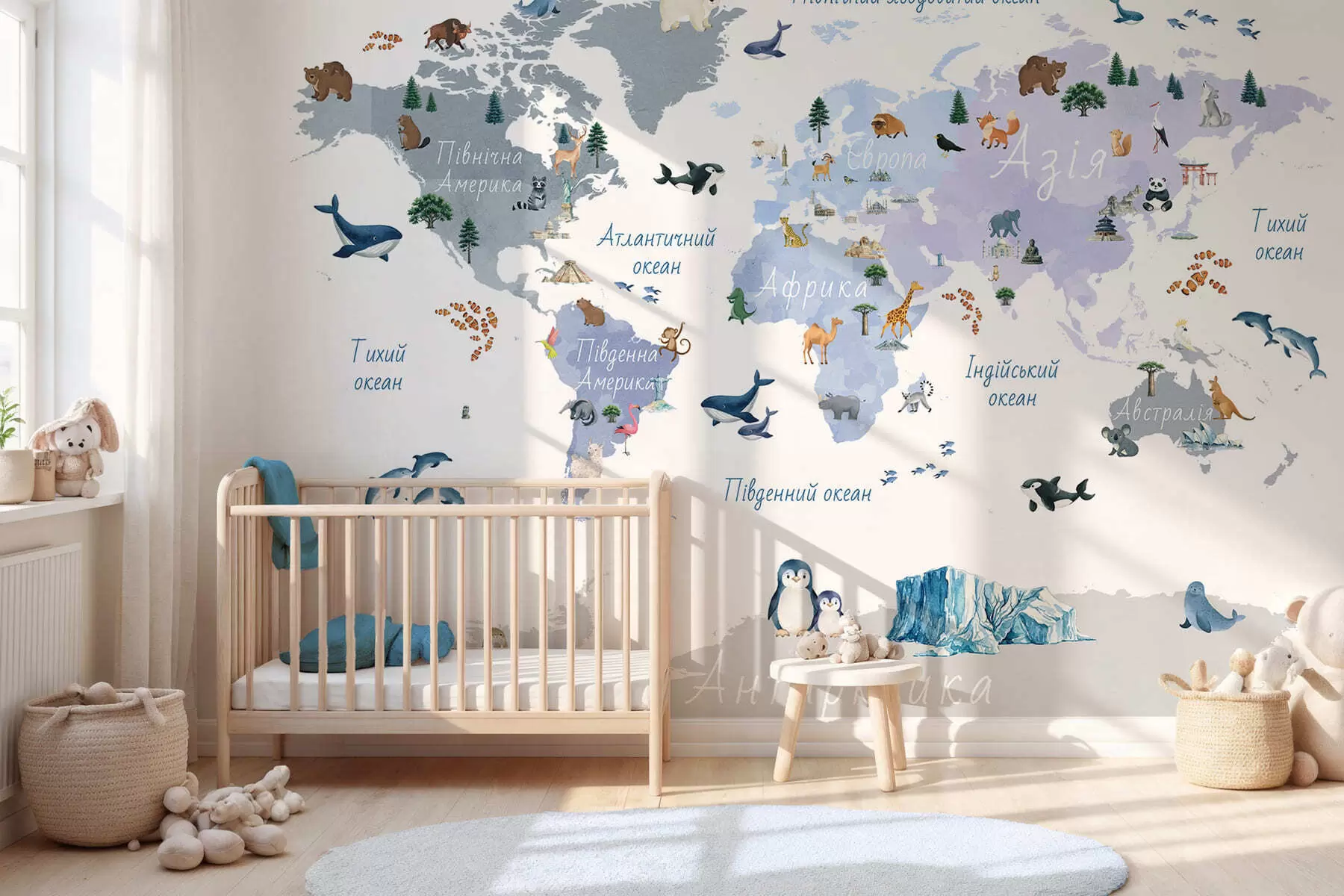 murales de pared Un mapa azul de estilo acuarela en el que aparecen animales, plantas y elementos arquitectónicos. Rótulos en ucraniano c00009ukv1