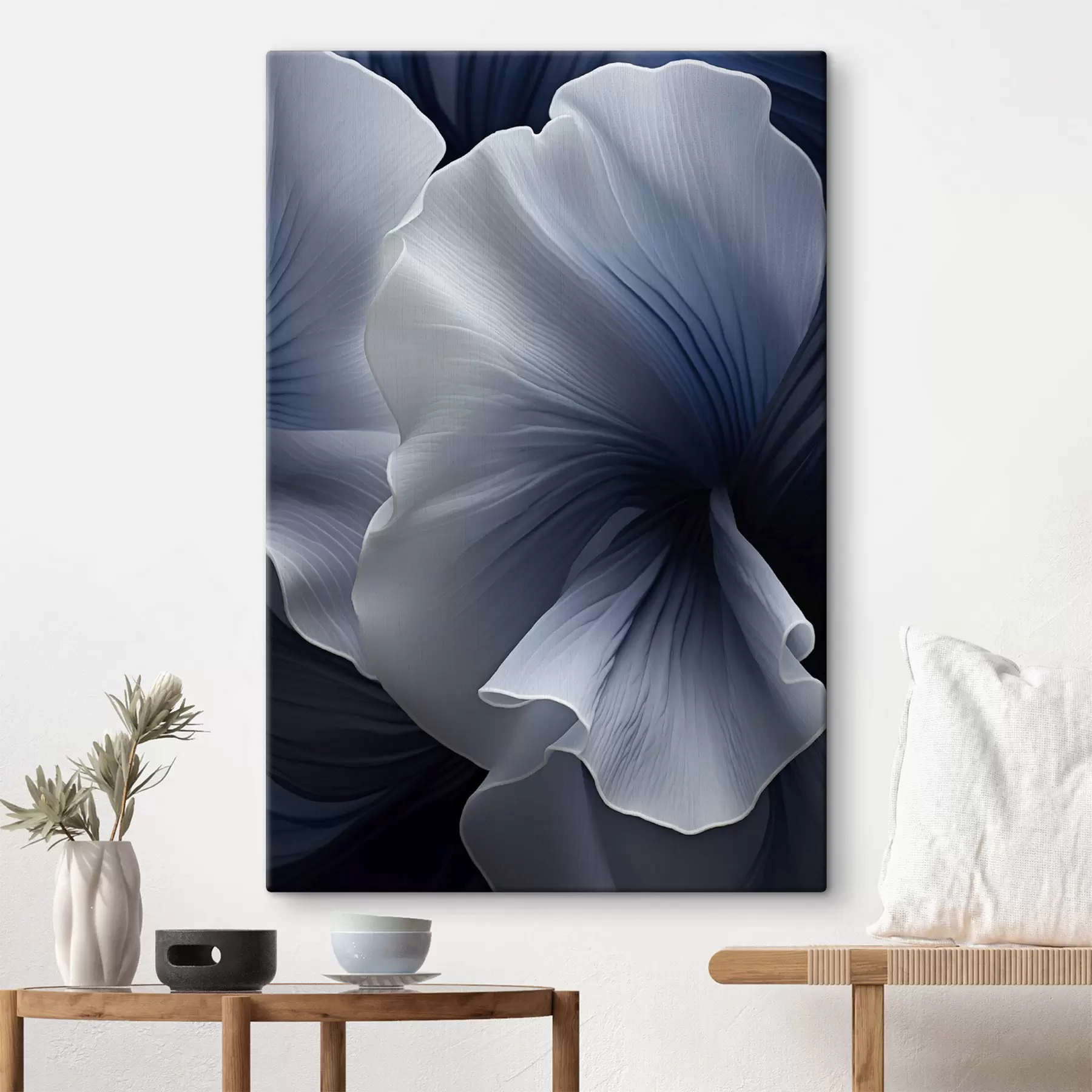 murales de pared Pétalos de flores abstractos en azul y blanco sobre fondo oscuro s48731