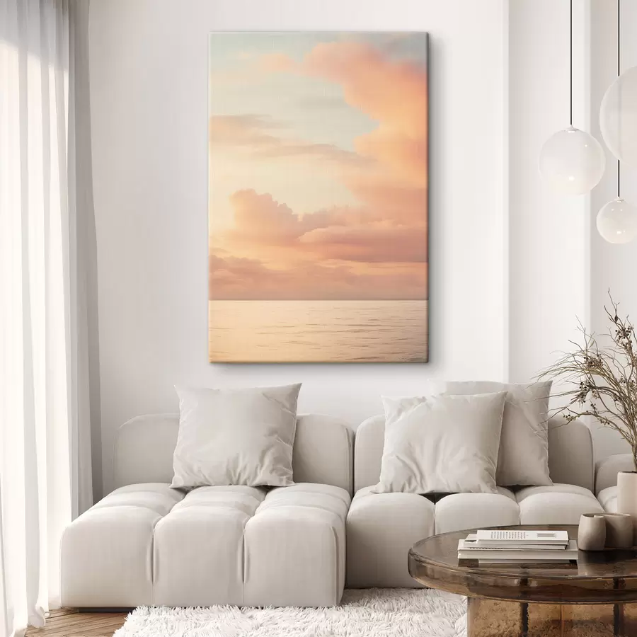 murales de pared Un cielo en tonos pastel salpicado de suaves nubes sobre un océano tranquilo y resplandeciente al atardecer s49178
