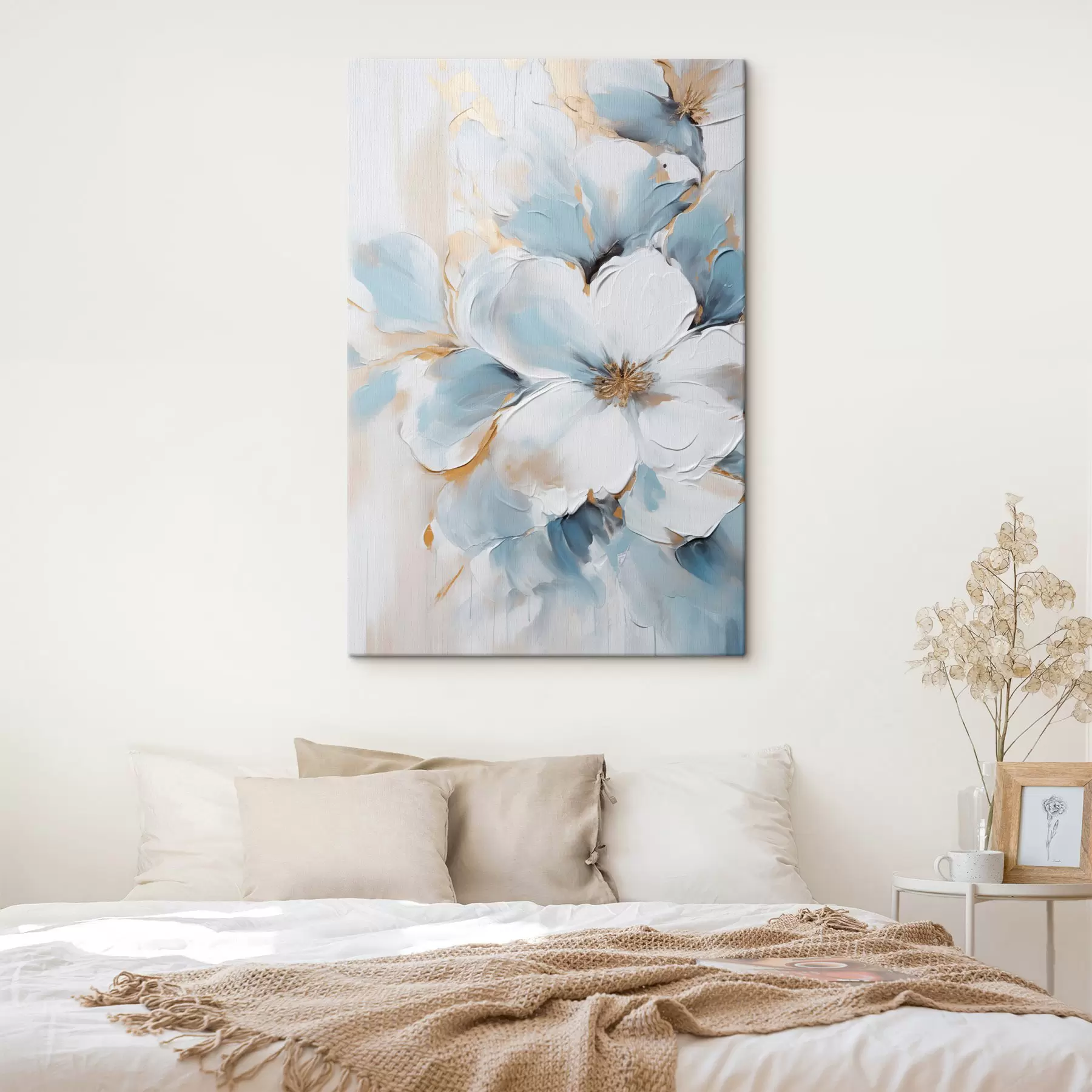 murales de pared Flores blancas y azul claro, estilo pictórico con pinceladas texturizadas s49462