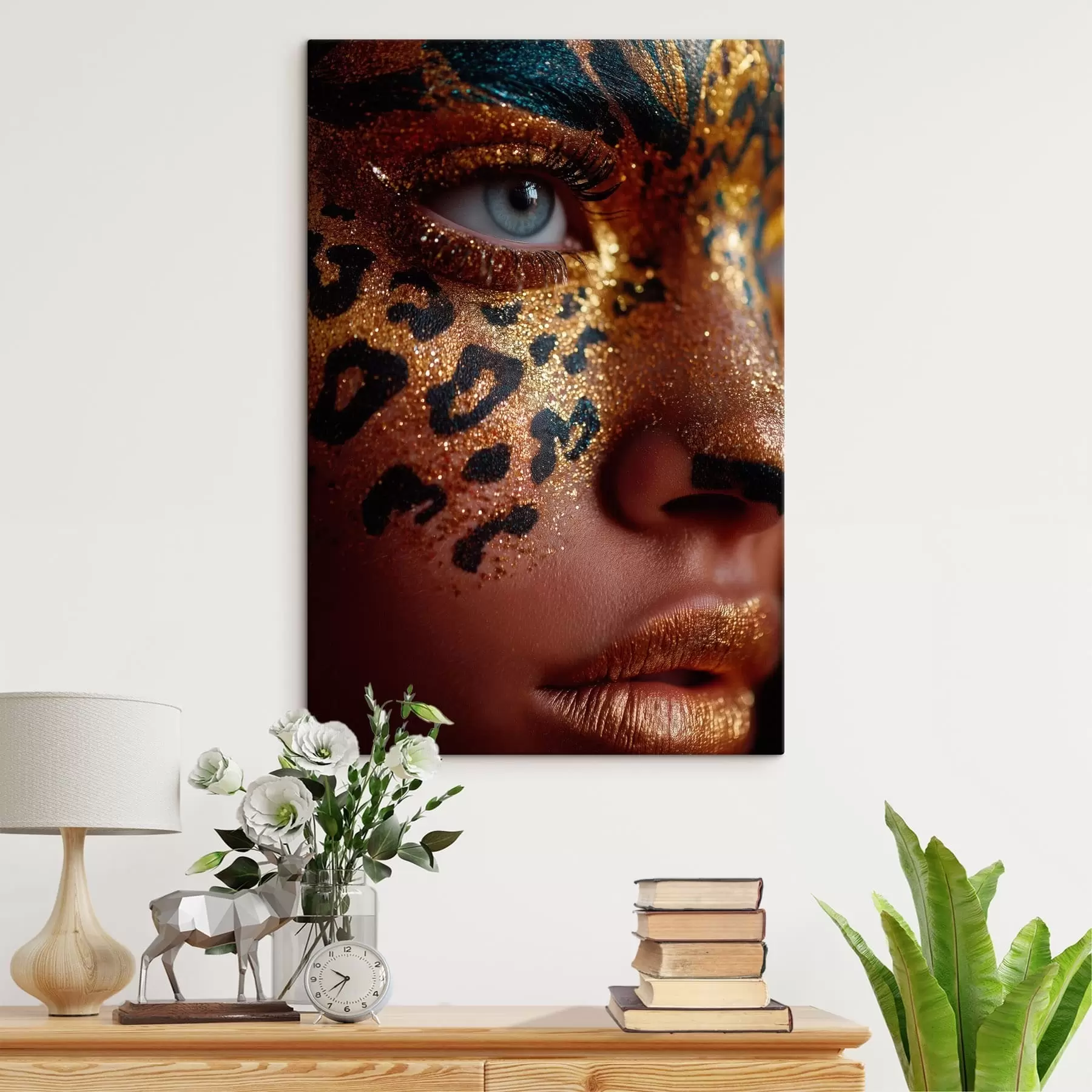 murales de pared Retrato en primer plano con maquillaje brillante con estampado animal s49979