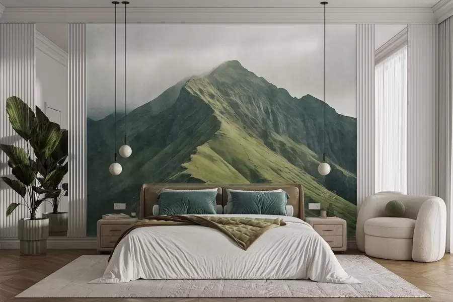 murales de pared Malaquita de montaña con laderas verdes y una cima envuelta en una suave bruma w05820