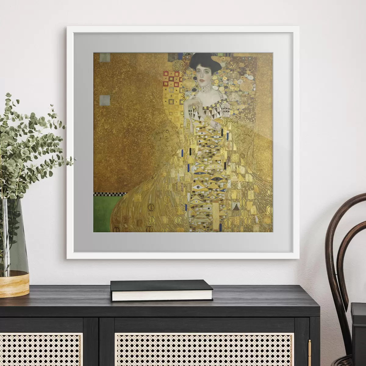 Poster Elegante dama con cautivador atuendo f11609