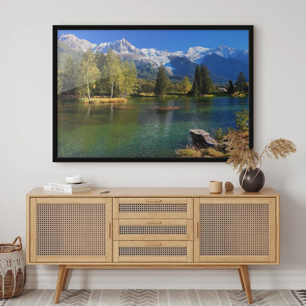 Poster Tranquilo lago rodeado de majestuosas montañas f08443